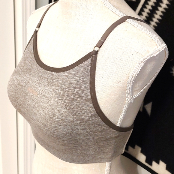 💐 EUC Gymshark Brand Ladie's Spandex Adjustable Back Workout Bra, Grey, Small - Picture 5 of 9